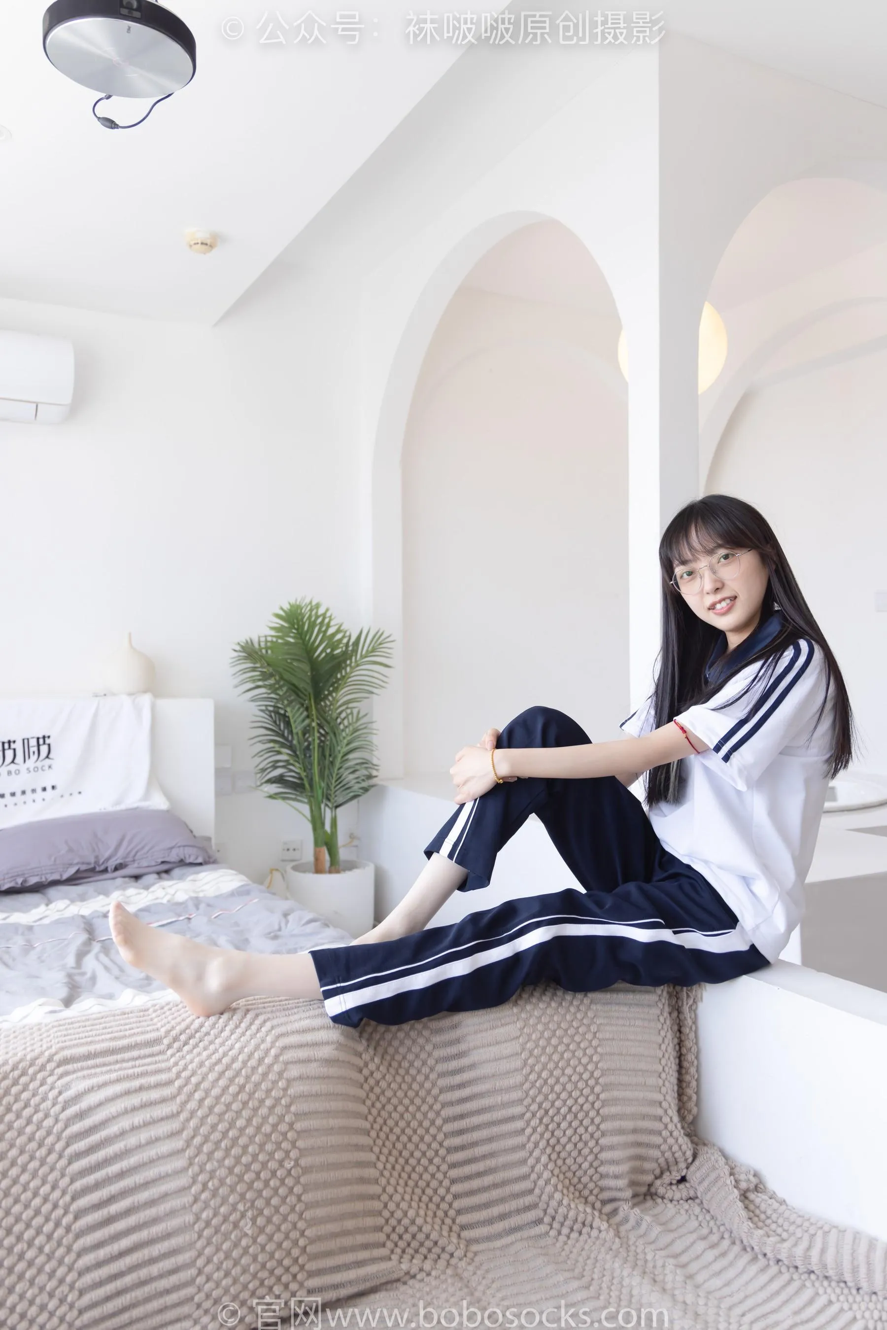 [BoBoSocks袜啵啵]NO.207 稚予-aj板鞋、白棉袜、油亮白丝、校服裤里丝[23] [53P]插图1